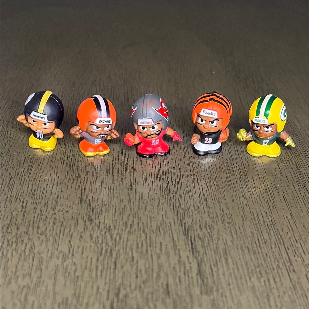 Lot of 50 | NFL TeenyMates Figures - Picture 11 of 12